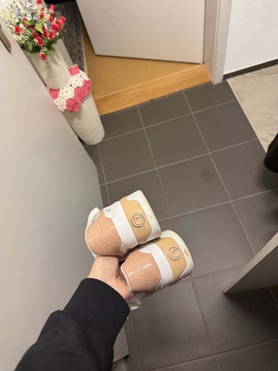 Chaussures femmes: Guess Schuhe Gr. 40 – D'occasion à Zürich par Erdas_07 2