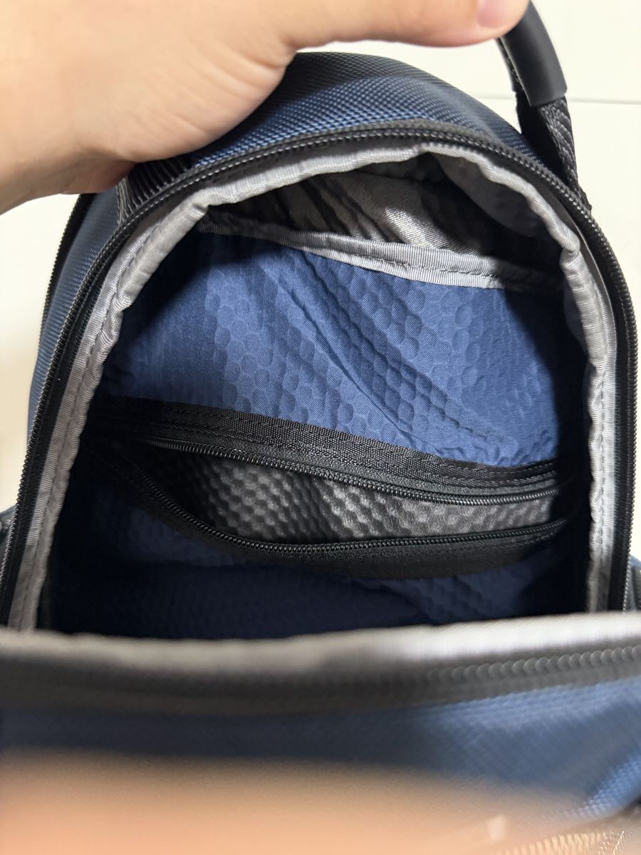 Tumi Rucksäcke: Rucksack Tumi blau Leder Details  – Gebraucht aus Niederbipp von yar_tf6f 6