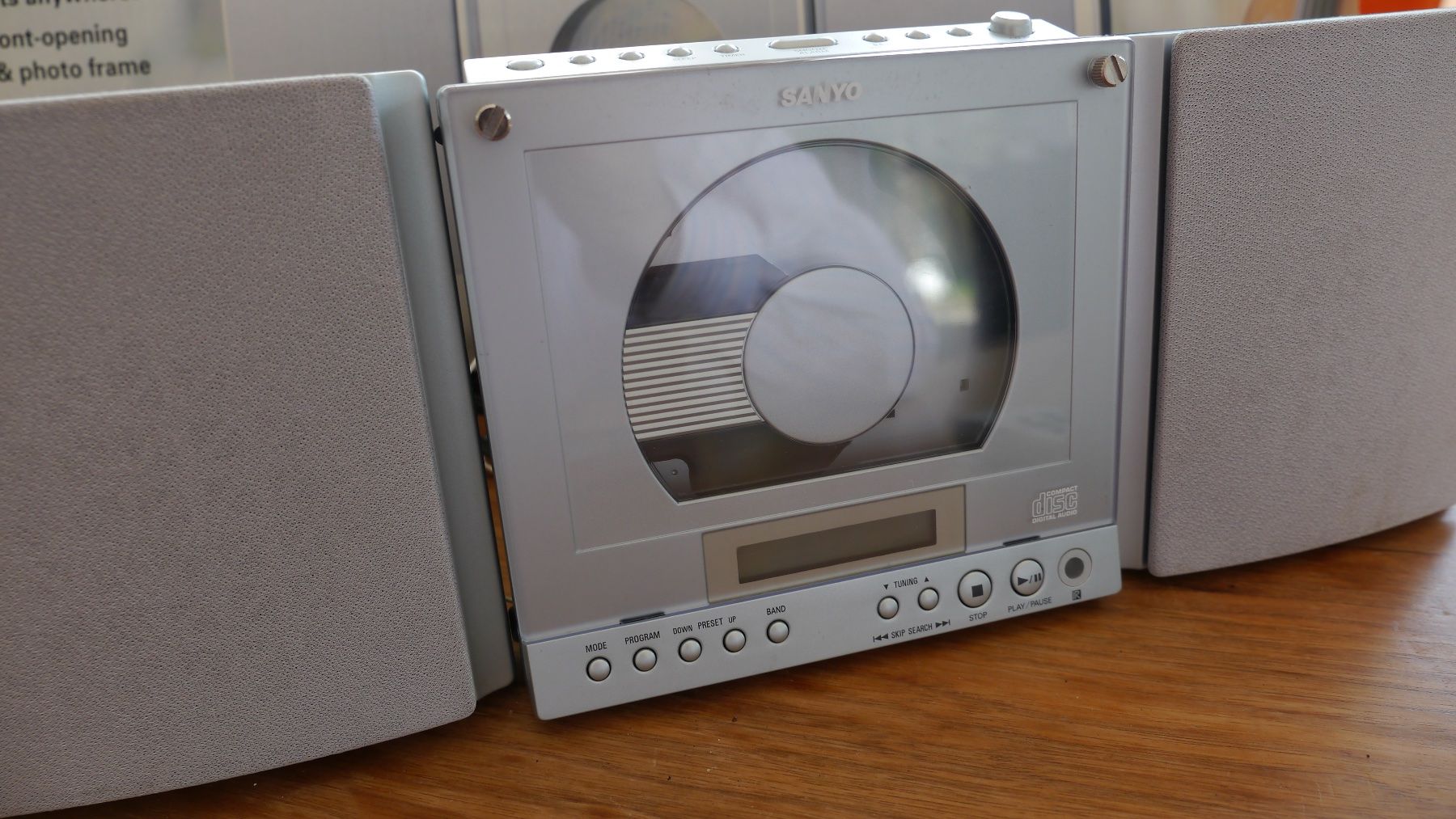 Sanyo Lecteur multimedia & Streamer: Sanyo All-in-One Desktop Audio System – D'occasion à Rothenfluh par Ron999 1
