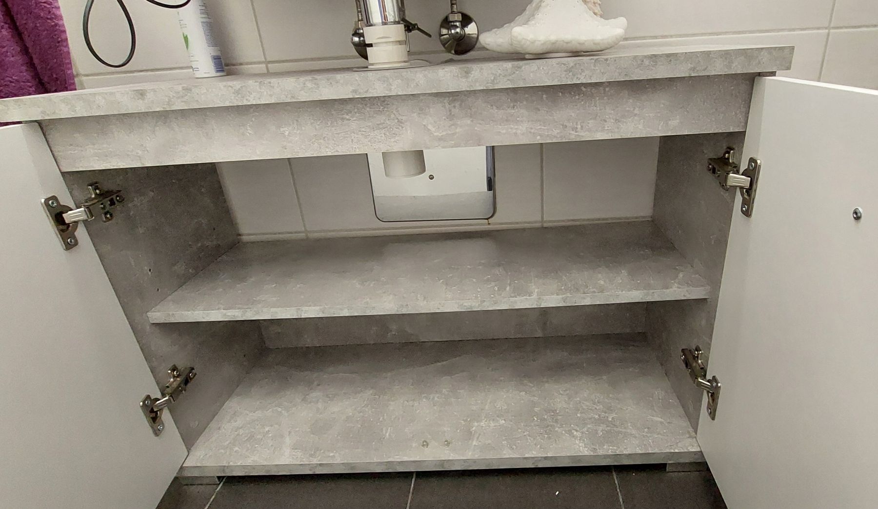 Badezimmermöbel: Waschbeckenunterschrank – Gebraucht aus Münchenstein von Alicia_Michelle 1