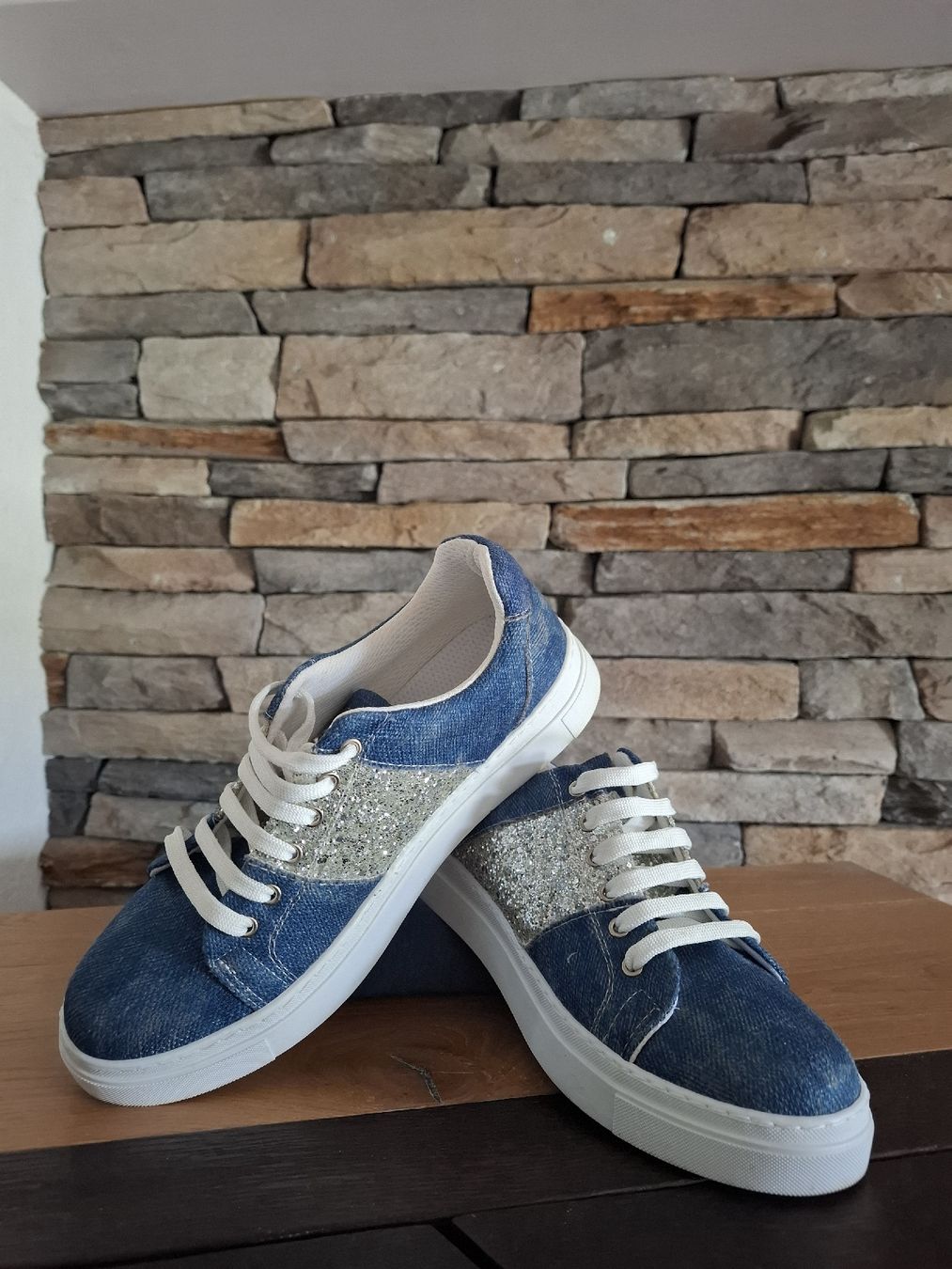 Damenschuhe: baskets effet jeans, pailletées – Neu und originalverpackt aus Saignelégier von mar_kf97