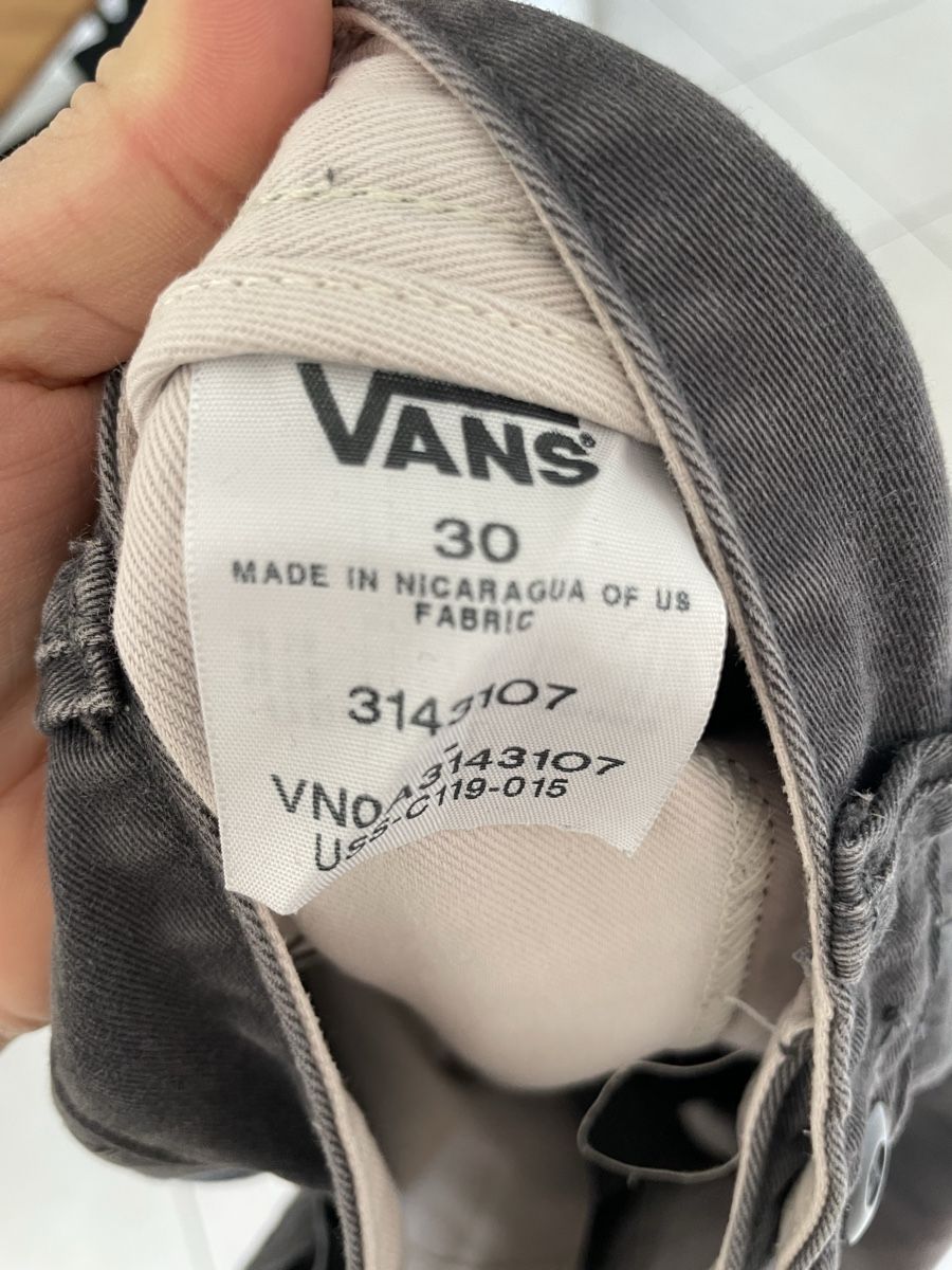 Pantaloni: Pantalon Vans – Usato da Colombier NE venduto da thomasarquint 1