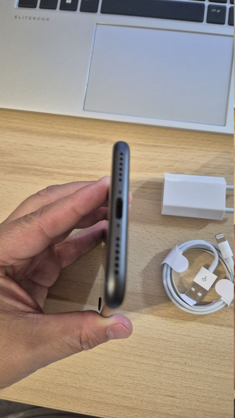 Apple Telefoni cellulari / Smartphones: iPhone 8 64GB Space Gray 3014 Akku bei 88% – Usato da Münchenbuchsee venduto da MV_Solutions 5