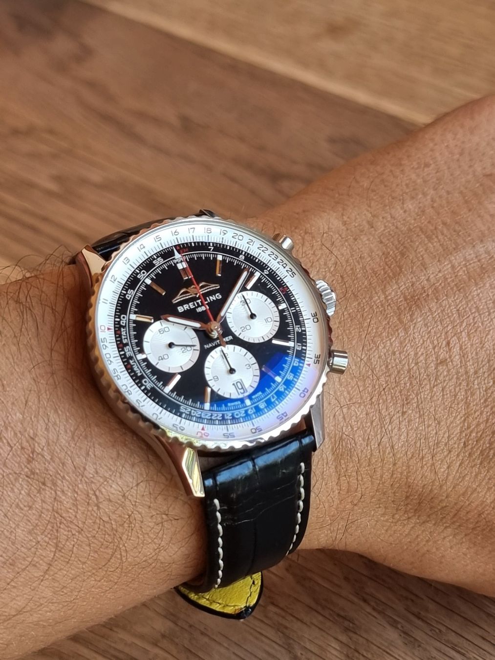 Breitling Montres: Superbe Breitling Navitimer 01 Chronograph 43 AB0138 – D'occasion à Corcelles-près-Payerne par Tcholleybus 8