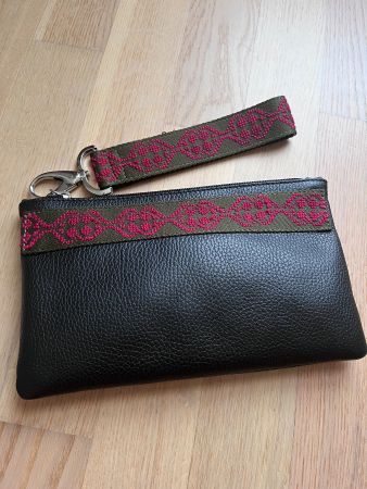 Pochette en cuir neuve, fabriquée en Italie