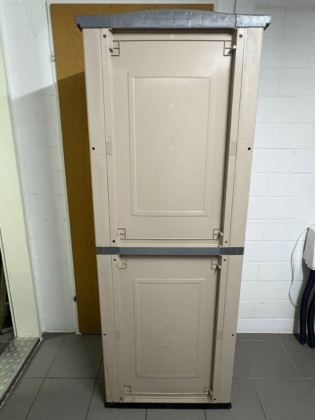 Armoires: Geräteschrank Kunststoff beige/grau gebraucht – D'occasion à Oberrohrdorf par rododay 4