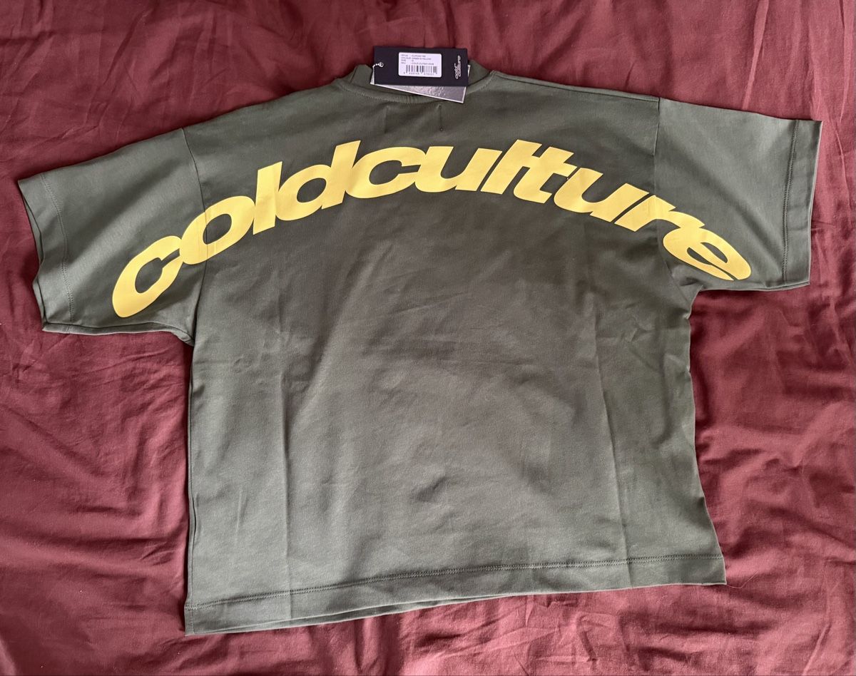 T-shirt: Coldculture - Curved Tee green & yellow – Nuovo e nell'imballaggio originale da Märwil venduto da nev_7pvm 1