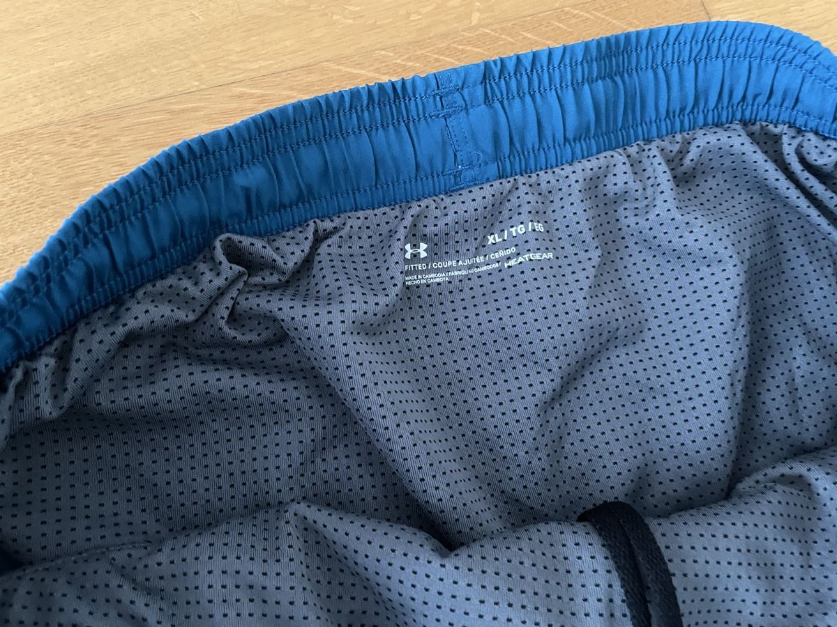 Under Armour Kleiderpakete: 3 mal marken Short – Gebraucht aus St.Gallen von bubo2008 6