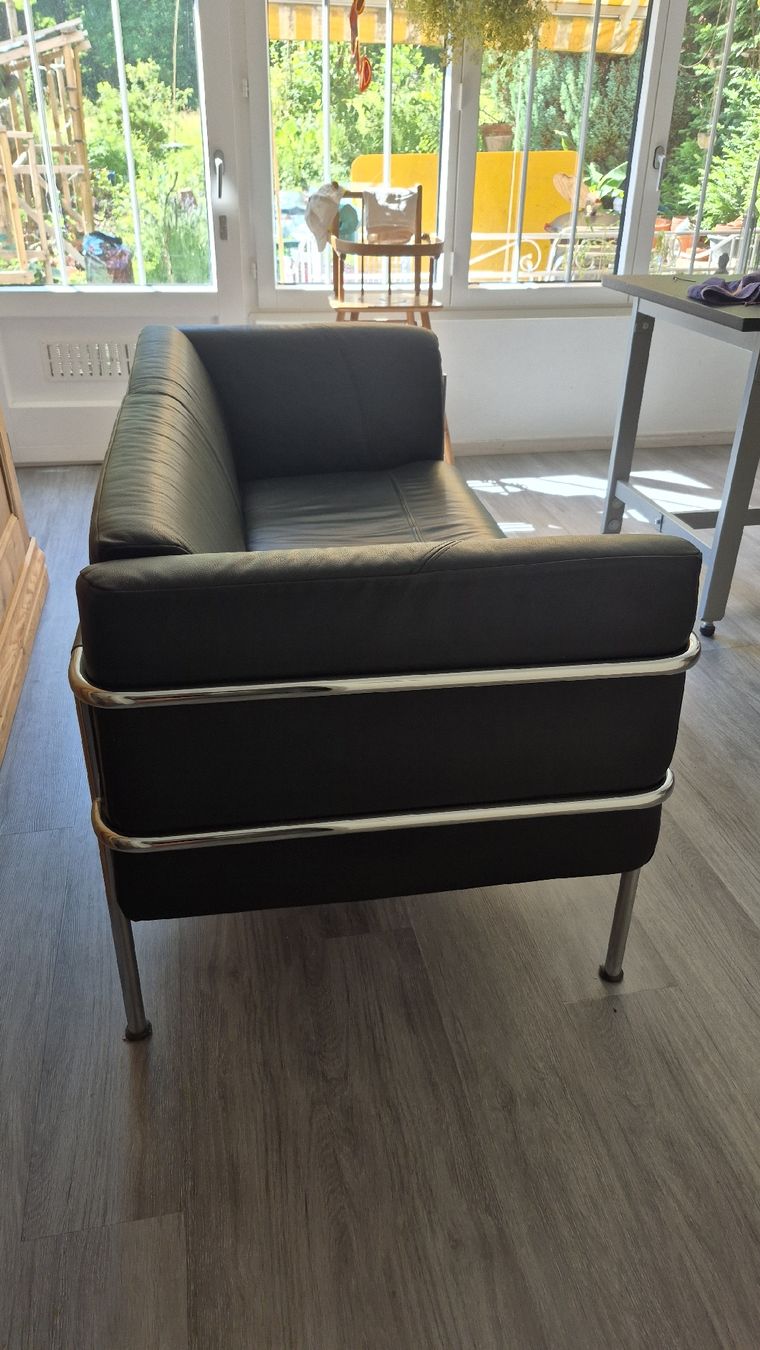 Divani: 2- Sitzer Ledersofa schwarz Metallgestell – Nuovo (secondo la descrizione) da Zürich venduto da Knauelrockerin 1