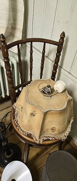 Sedie: Stuhl und Lampe – Difettoso da Jona venduto da ray_5w26 2