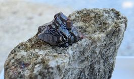 Knopfrutil Lärcheltini Binntal 1 cm gross mit schönem Glanz