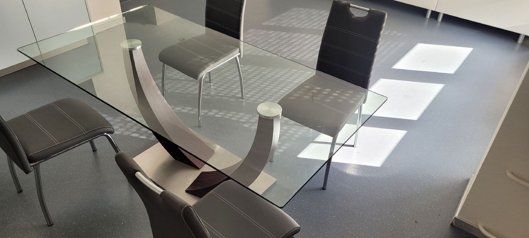 Tischset: Glass Dining Table with 4 Chairs - Modern Design! – Neu (gemäss Beschreibung) aus Biel/Bienne von dny_qqw5 5