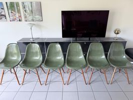 6 Eames Side Chairs Fiberglas in Olive Green (im Set)