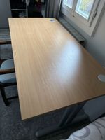 Schreibtisch Holzoptik mit silbernem Metallgestell gut