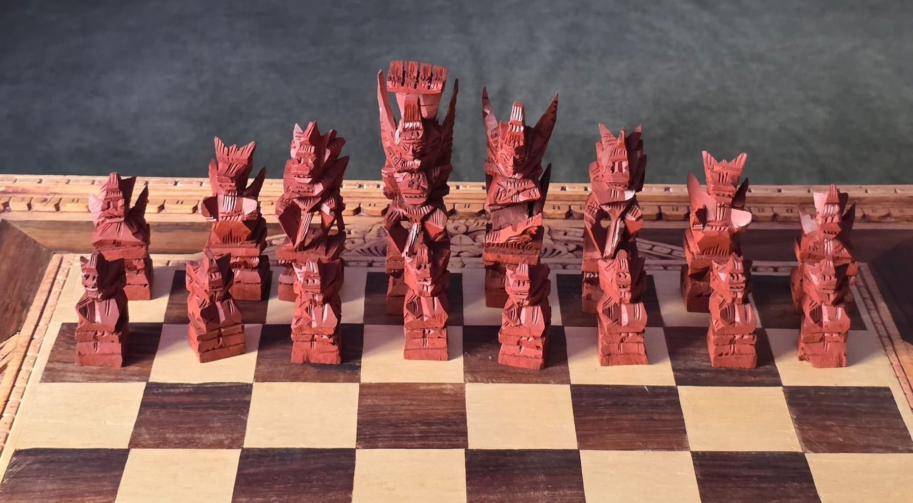 Giochi: Schönes Schachbrett aus Holz, handgeschnitzt & Backgammon – Nuovo (secondo la descrizione) da Rheinsulz venduto da Dred 4