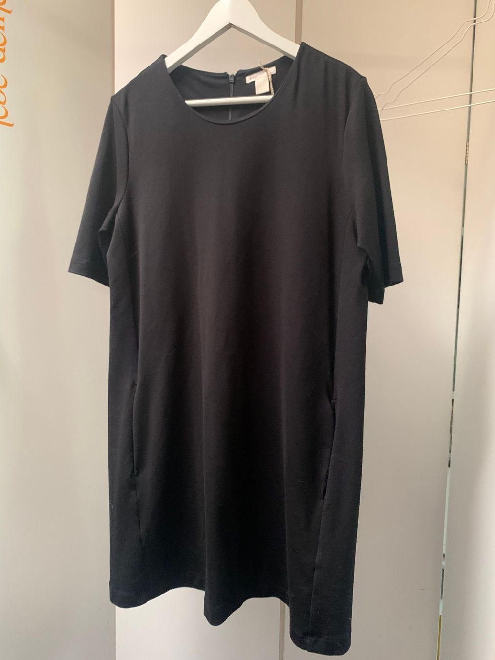 H&M Kleider: Kleid kurzarm schwarz, Basic H+M, L/XL – Gebraucht aus St. Gallen von Miousch