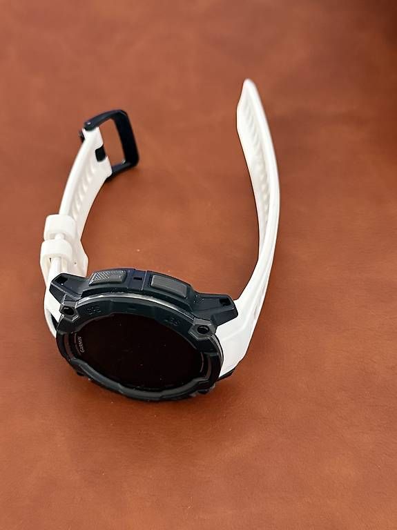 Smartwatch: Garmin 3 Instinct AMOLED – Usato da Luzern venduto da ONATTRADE