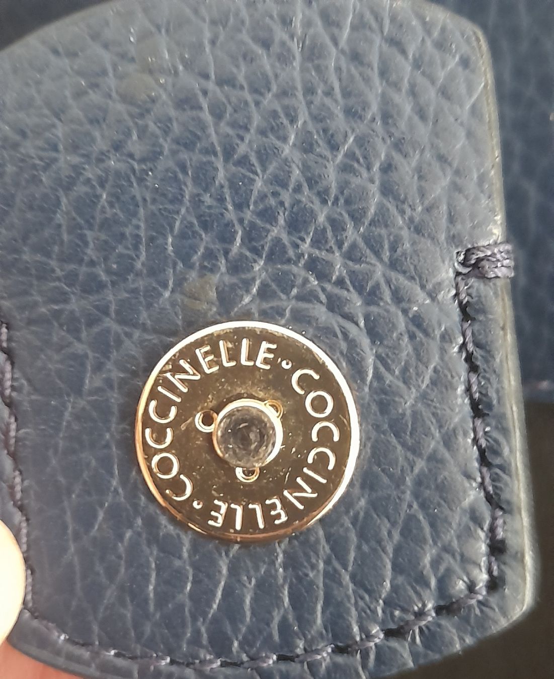 Coccinelle Borse da donna: Sac COCCINELLE En cuir bleu  – Usato da Lausanne venduto da Glam-Luxe 7