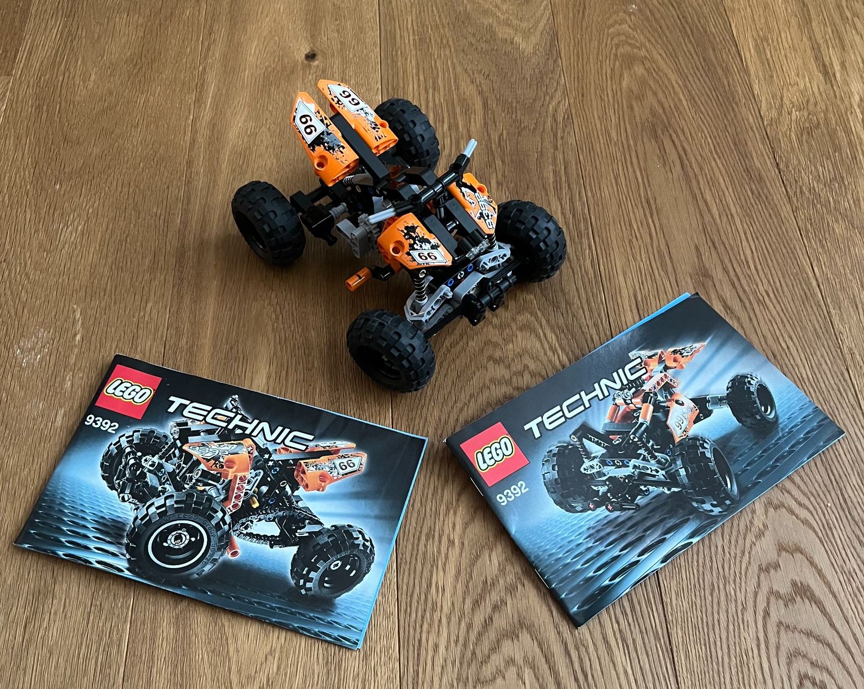 Lego Jeux de construction: Lego Technic 2 in 1 Quad und Rallye Auto – D'occasion à Bäretswil par Ctacol