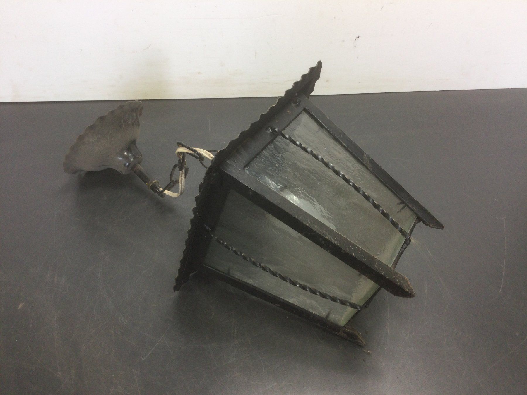 Attrezzi da lavoro: Gebrauchte zum Teil rostige Eisen Deckenlampe – Usato da Wangen SZ venduto da kuriosum12 1