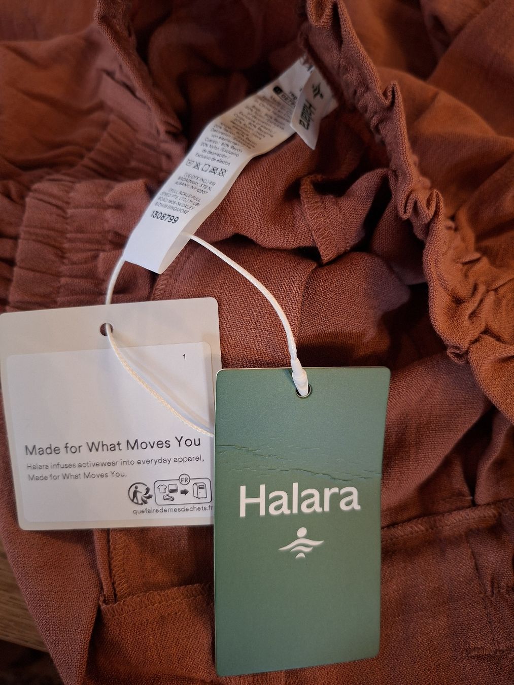 Halara Pantalons: Halara Hose  Grösse M neu mit Etikett – Neuf avec emballage d'origine à Leuk-Stadt par See_Lin 1