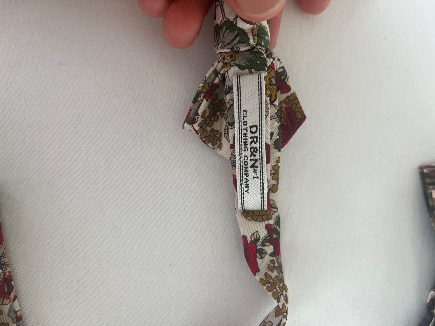 Cravatte: Zwei Fliegen Blumenmuster und ein Einstecktuch – Nuovo (secondo la descrizione) da Zug venduto da Nickwalks999 1