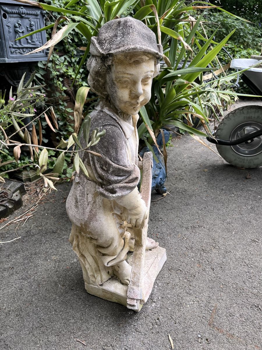 Statuette: Alte Steinfigur Junge mit Säge, ca 1960 – Usato da Buchs ZH venduto da JPK7 2
