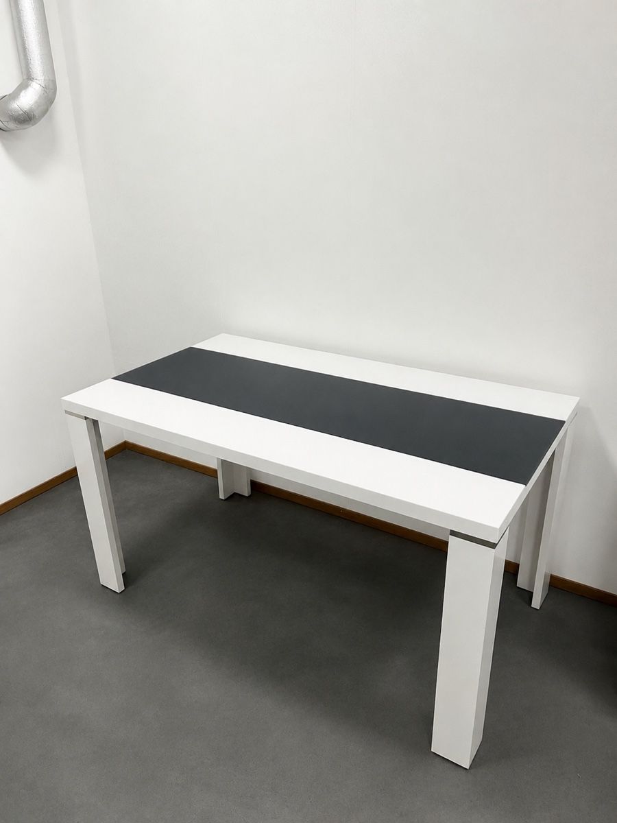 Tische: Esstisch weiss mit schwarzem Streifen – Gebraucht aus Rüti ZH von FabriceK