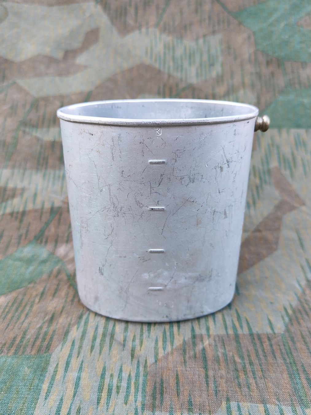 Schweizer Armee Attrezzatura & Pezzi di ricambio: Feldbecher Ord. 1932/35, von 1940, AG – Usato da Bauma venduto da SwissMilitaria