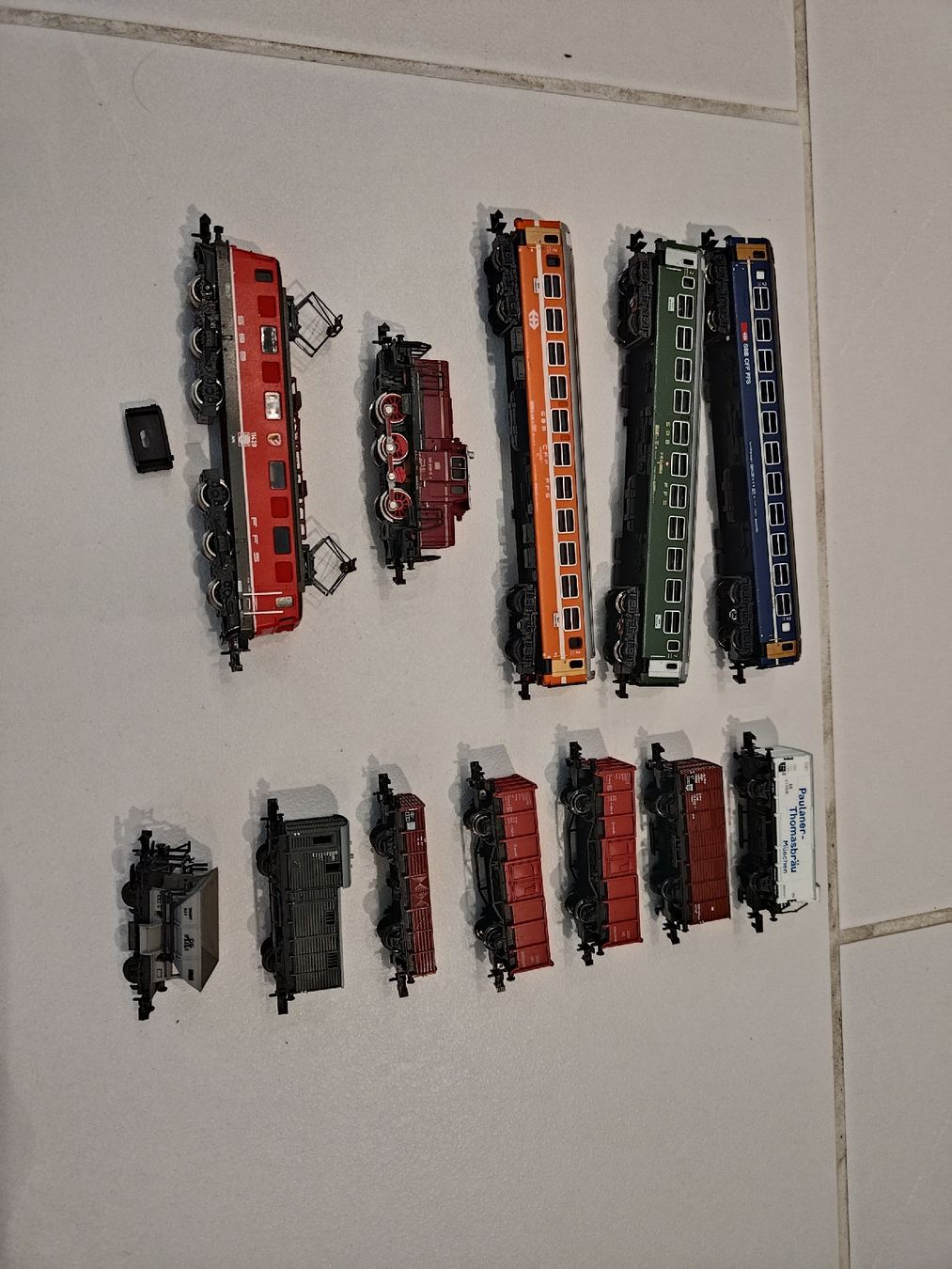 Trix Trains électriques: Minitrix, Loks, Wagen, E-Weichen und Schienen – D'occasion à Häuslenen par Inlepaya2000