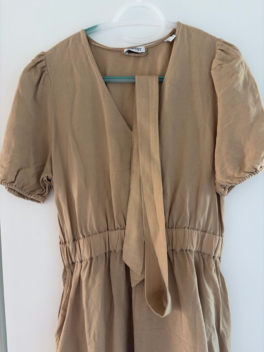 Esprit Robes: Kleid Esprit beige Grösse 38 mit Schärpe kurzarm – Neuf (Voir description) à Muhen par Rote-Zora01 1