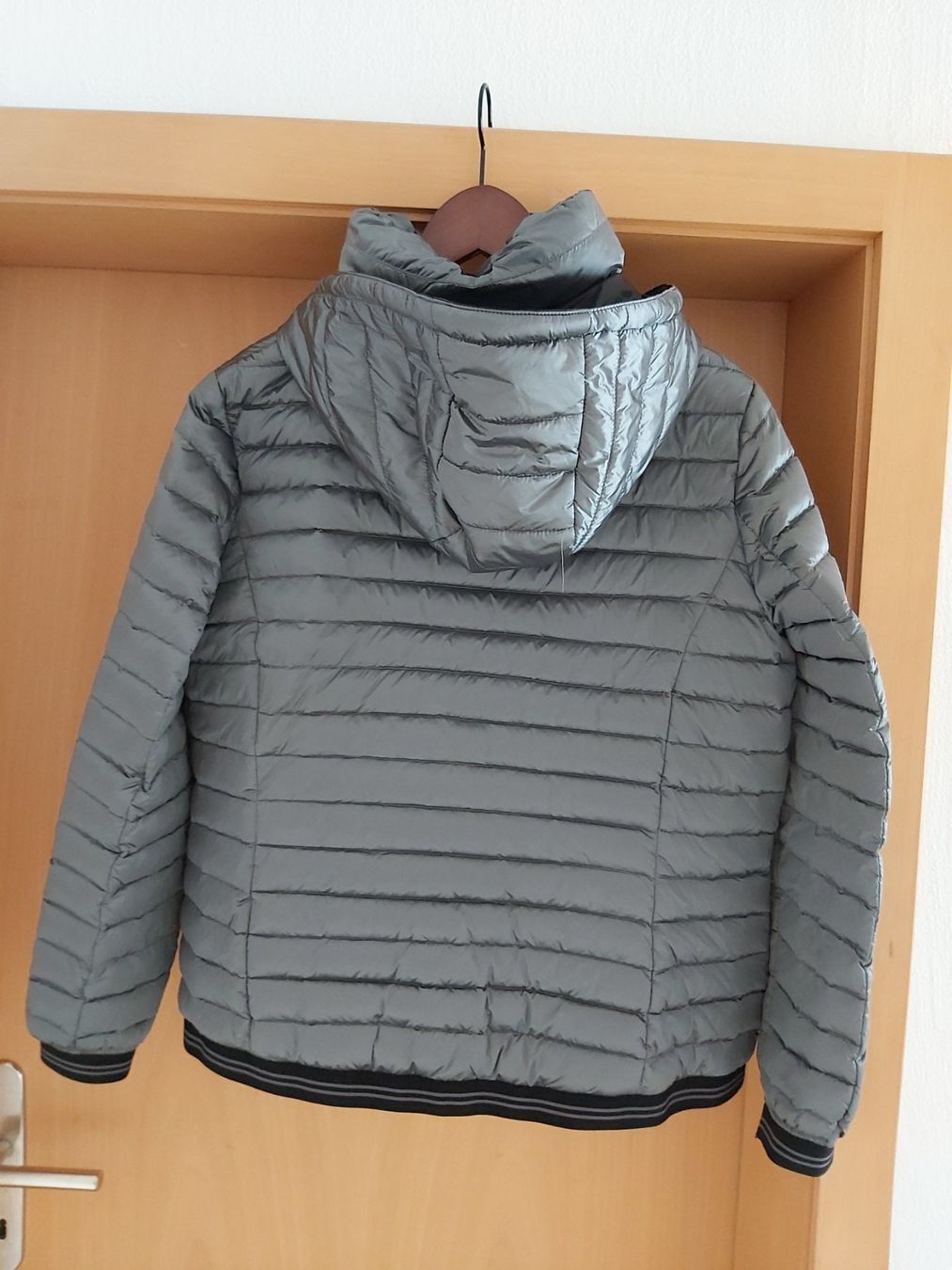 Jacken: Damen Übergangsjacke grau Gr.42 – Gebraucht aus Disentis/Mustér von epa_862v 1