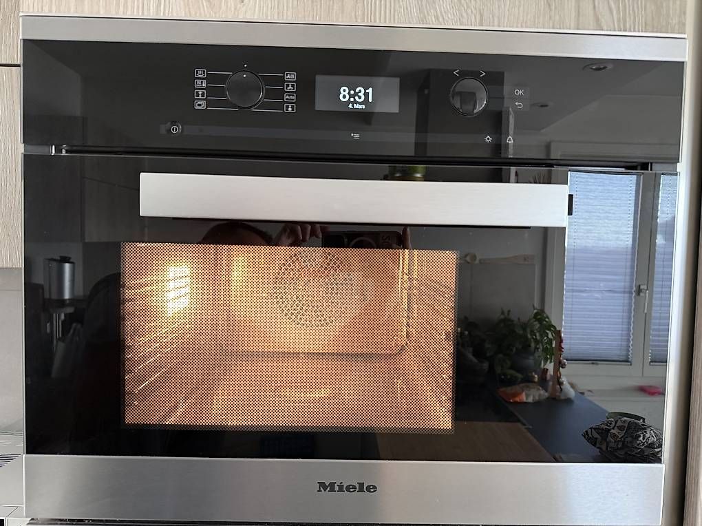 Miele Forni: Four combiné vapeur Miele DGC 6400 – Usato da Les Geneveys-sur-Coffrane venduto da ba_s