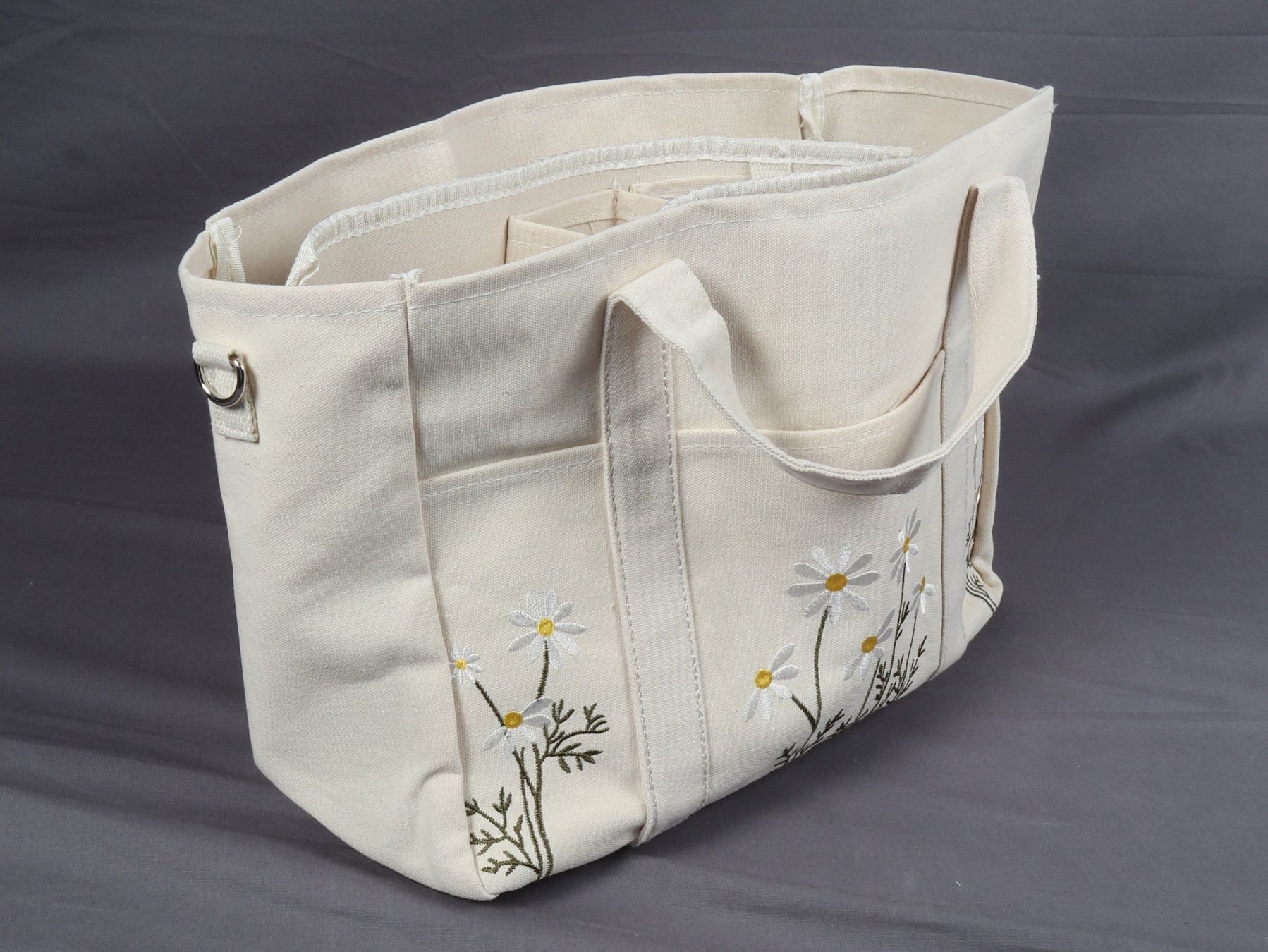 Sacs femmes: Stoffhandtasche mit Blumendesign – D'occasion à Steinen par Restwert_Steinen 2