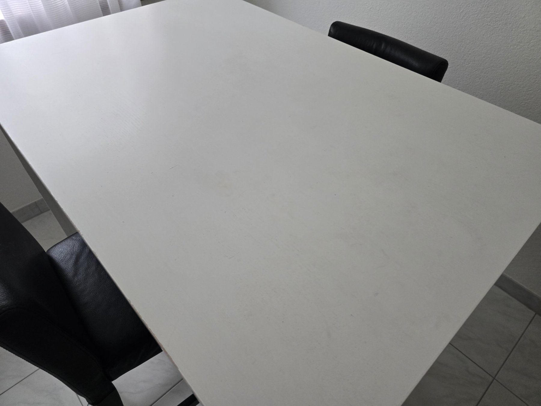 Tavoli: Hohe Esstisch mit 2 Leder stuhl. – Usato da Basel venduto da Stanley... 2