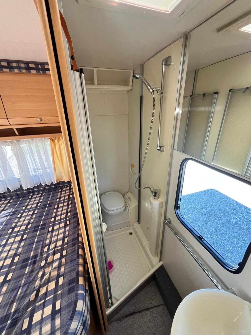 Dethleffs Veicoli da campeggio: fiat ducato 2.8 Dethleffs 104km – Usato da Bulle venduto da aye_99xk 5