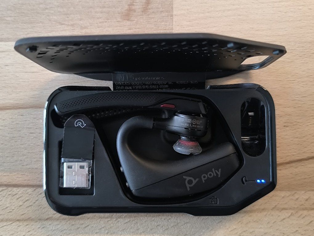 Plantronics Casques audio: Poly Voyager 5200 UC Headset+ USB Dongle + case + USB-cable – Neuf avec emballage d'origine à Luzern par Digitaler-Nomade