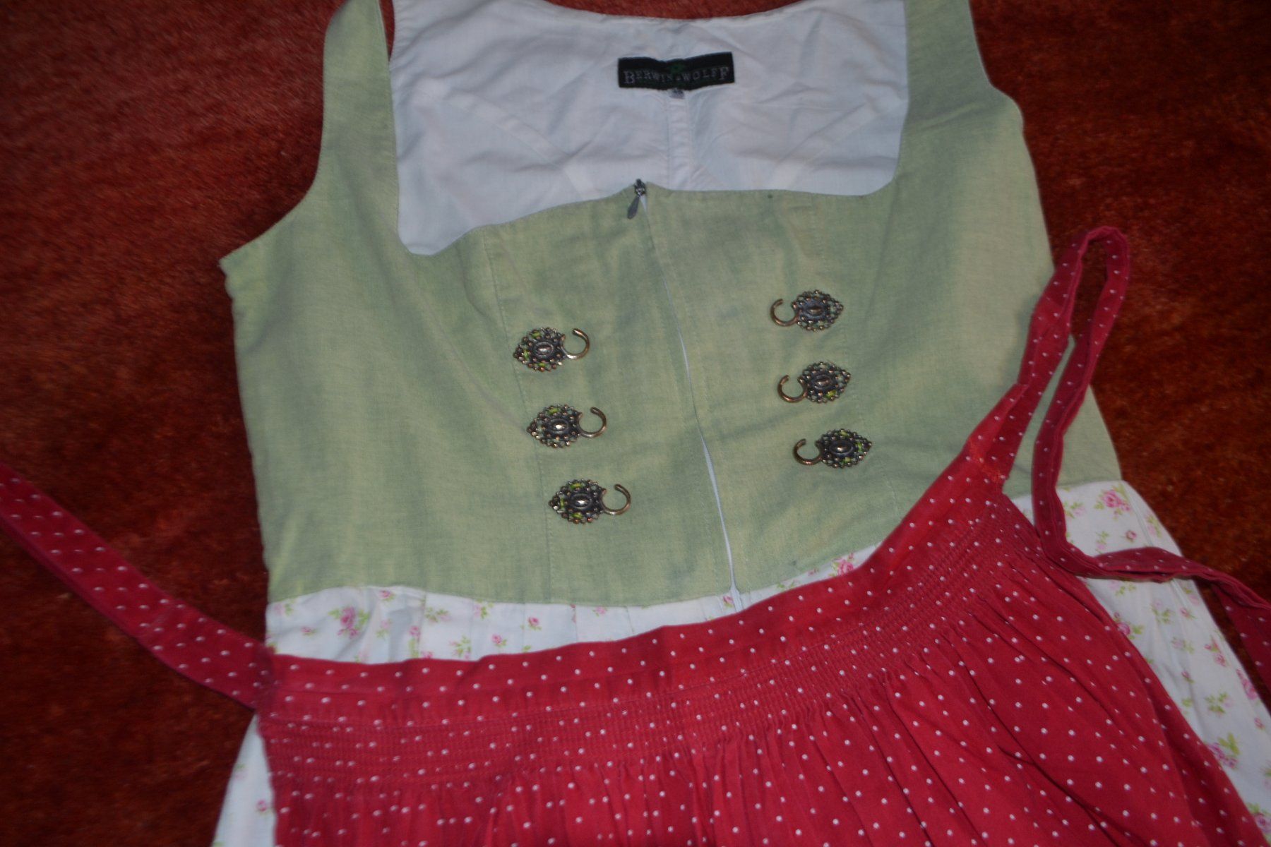 Robes: Dirndl gr.40, Baumwolle – D'occasion à Laupen ZH par chefdom 2