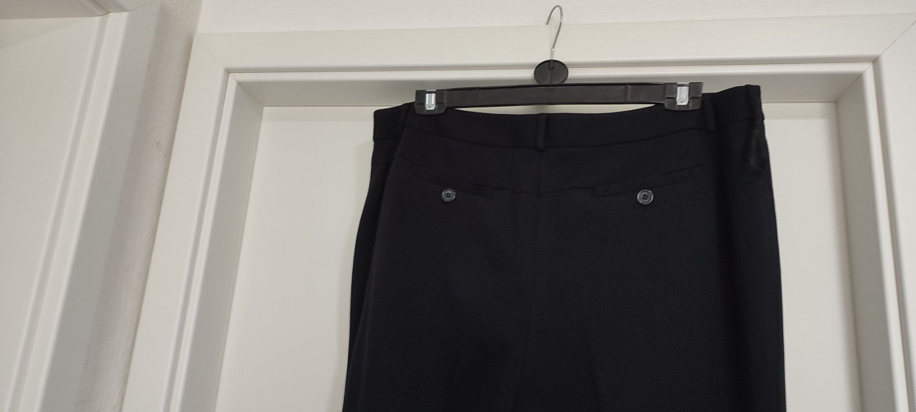Hosen: Pantalon stretch noir – Neu (gemäss Beschreibung) aus St-Cergue von Neviana 2