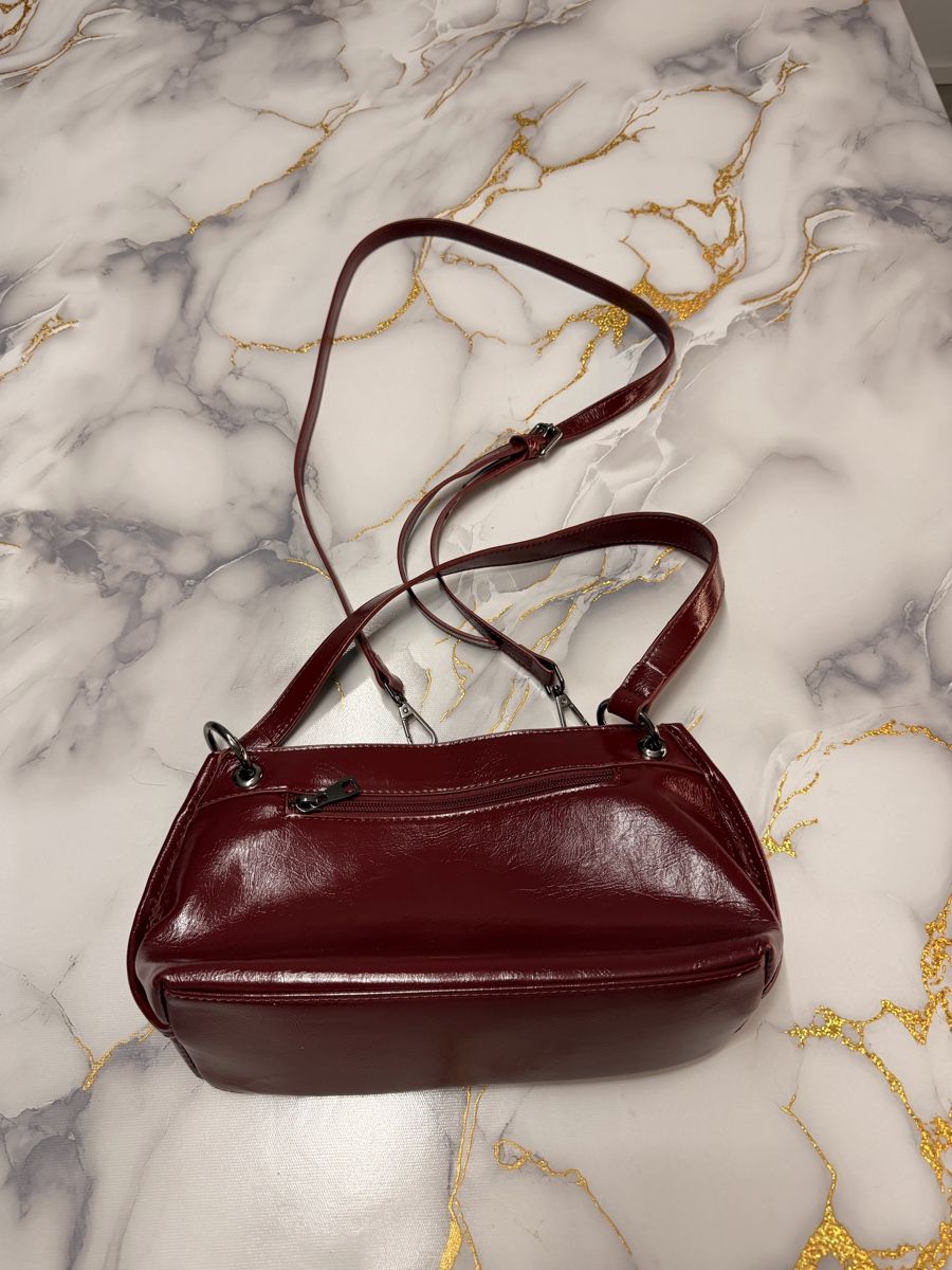 Borse da donna: Red Tasche like new 🆕 – Nuovo (secondo la descrizione) da Massagno venduto da pokecoach 1