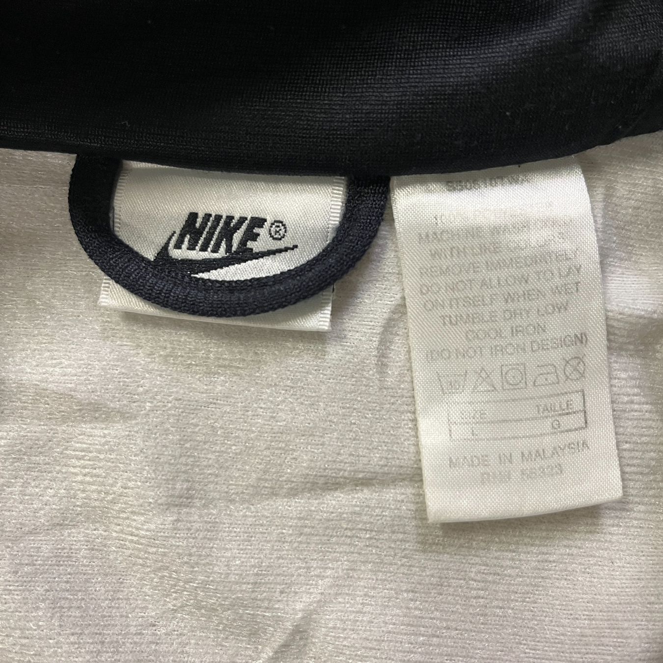 Nike Giacche: Vintage Nike Zipped Jacket (L) – Nuovo (secondo la descrizione) da Chamoson venduto da Sapoloshop 2