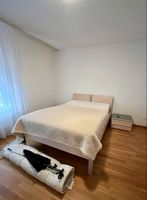 Bett mit Motor, Bico-Lattenrost, 2 Nachttischchen