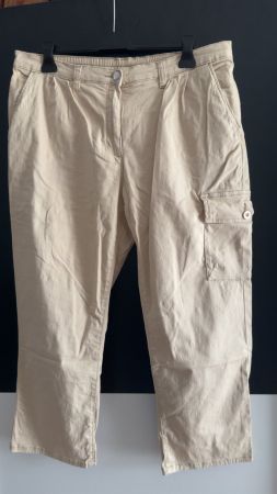 Hosen hellbeige Grösse 44
