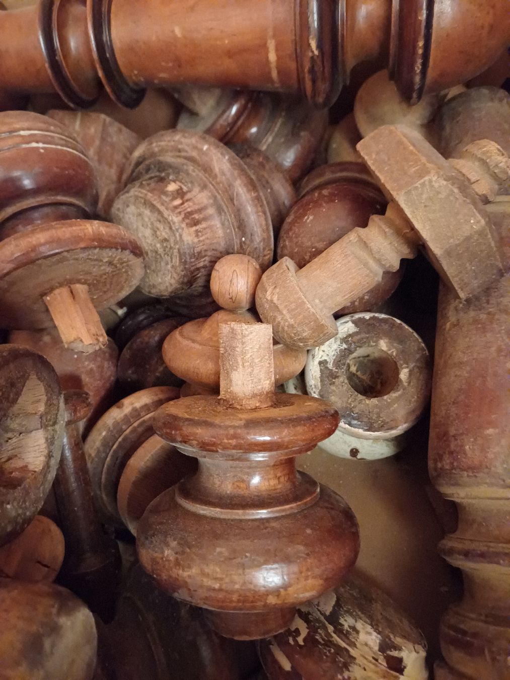 Articoli in legno: Gedrechselte Teile aus Holz – Usato da Embrach venduto da Olympia52 2