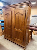 Antiker Waadtländer Schrank aus Nussbaum  ca. 18./19. Jh.