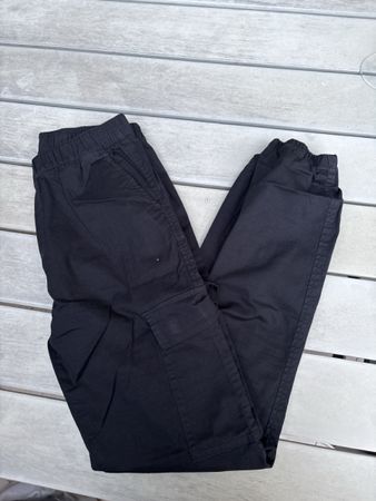 Pantalon cargo noir - idéal pour le printemps! Taille 38
