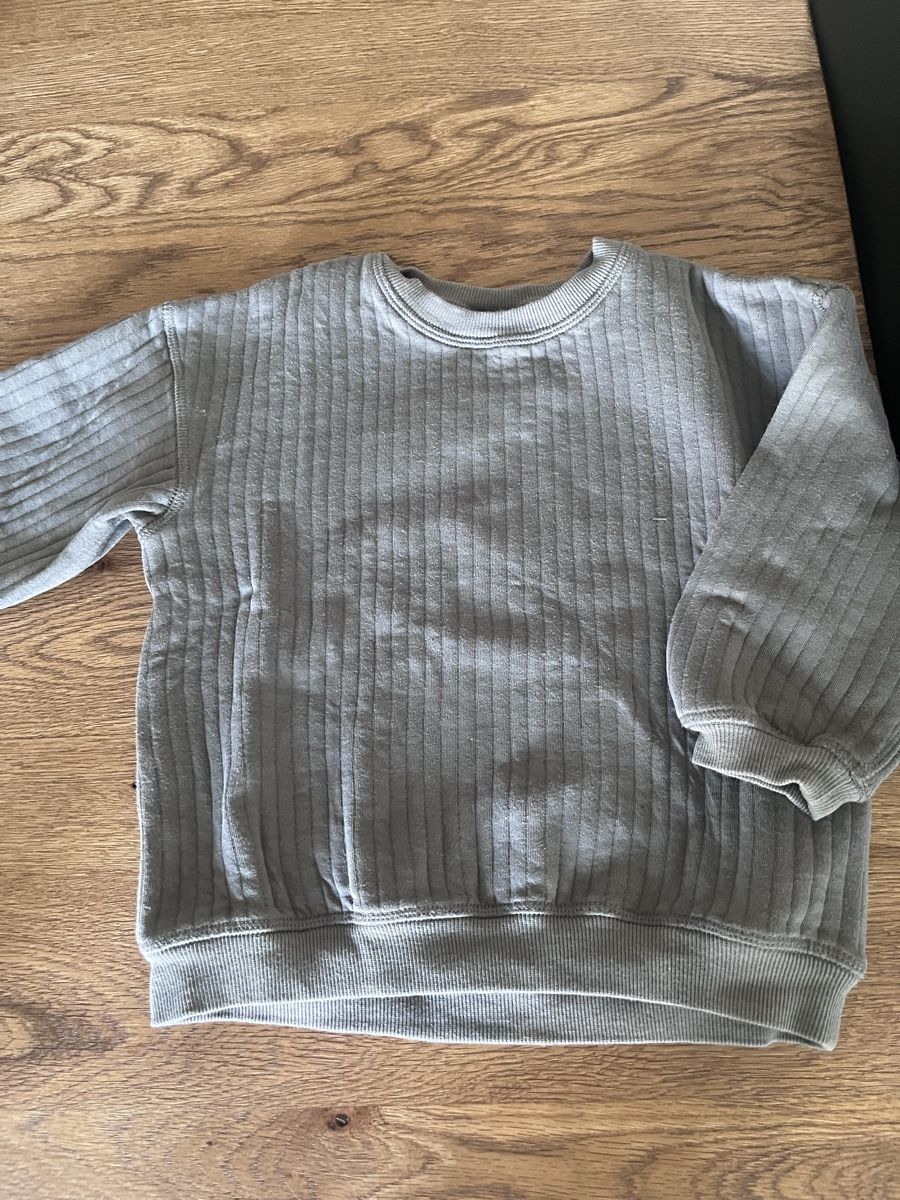 H&M Pullover & Sweatshirts: Grauer H&M Pullover Gr. 98 – Gebraucht aus Zollikerberg von LLV
