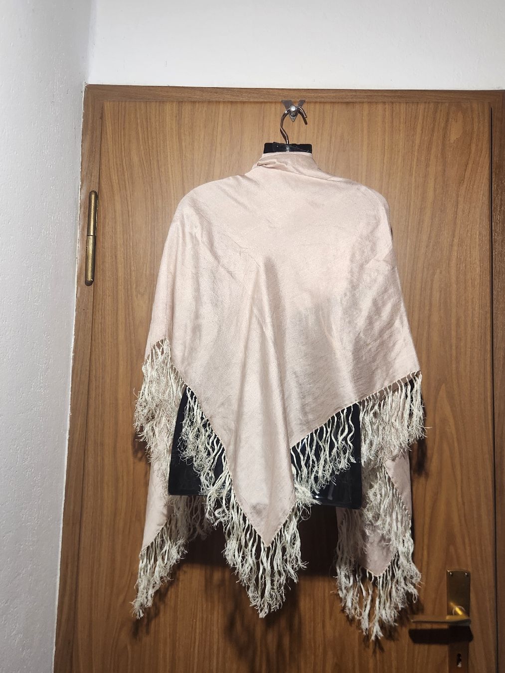 Foulard & Sciarpe: Ecjarpe beige  soie chic avec franges – Usato da Niedergösgen venduto da Eva2410 1