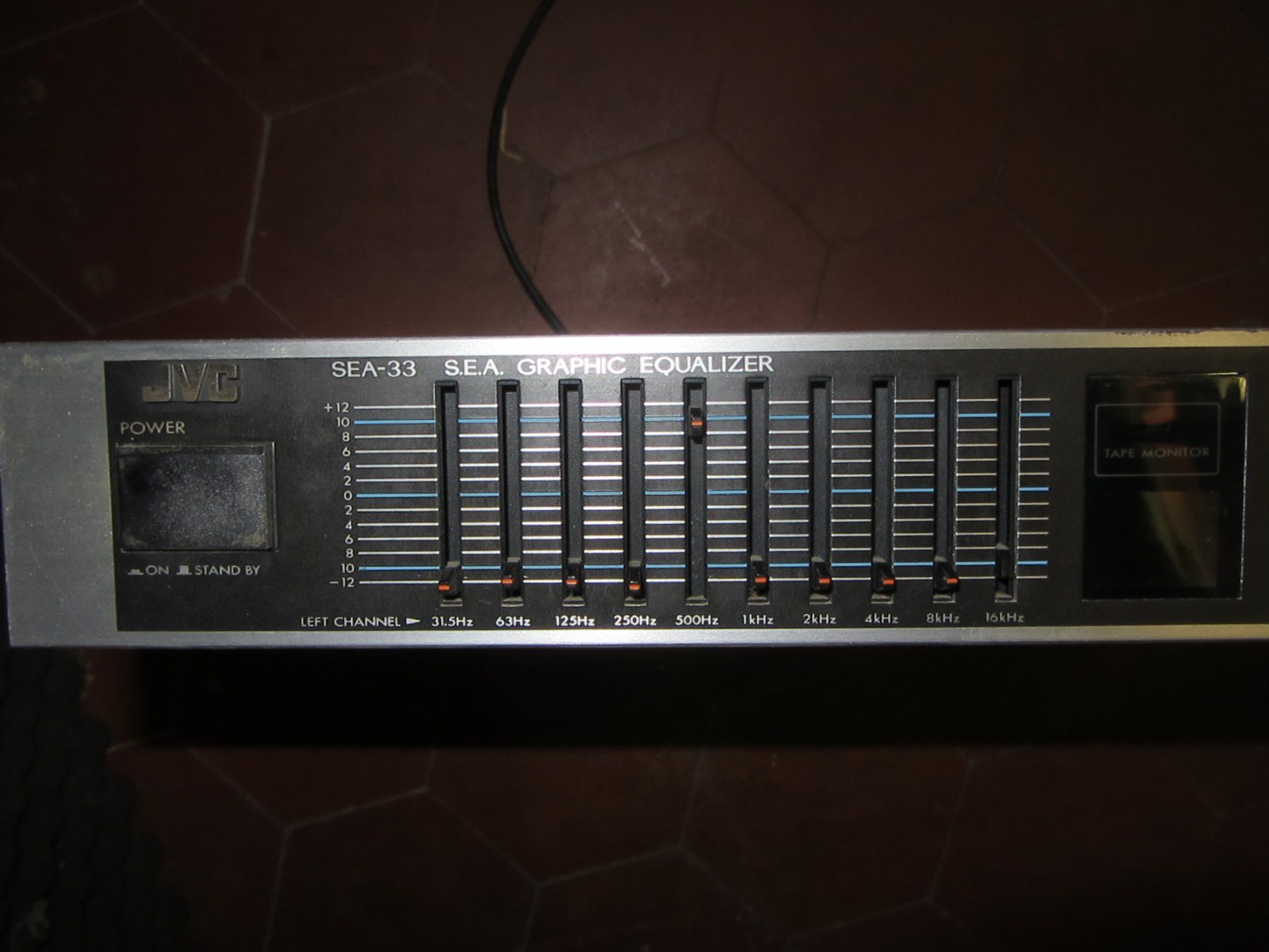 JVC Equalizer: JVC SEA 33 GRAPHICH EQUQLIZER – Gebraucht aus Zürich von bigboss 1