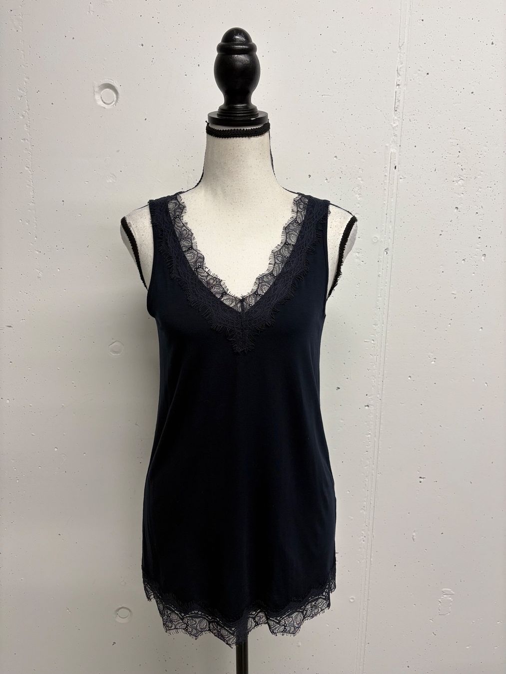Top: Catnoir Top dunkelblau mit Spitze Gr. 36 Modal – Nuovo (secondo la descrizione) da Regensdorf venduto da secondchancefashion